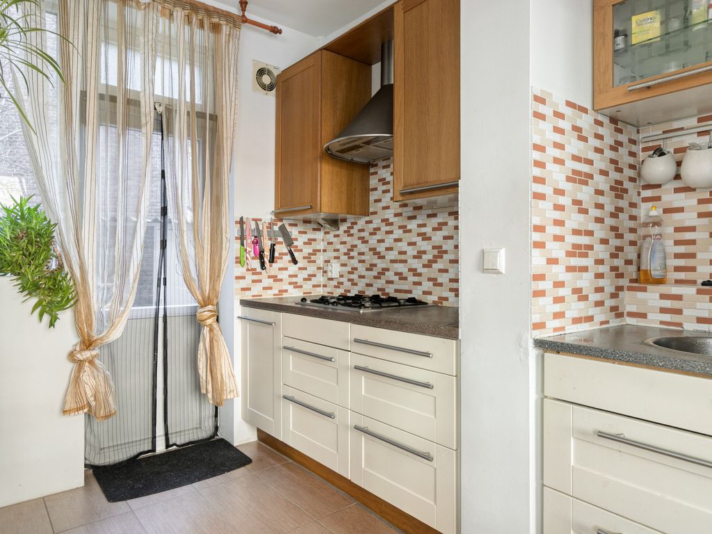 Bas Jungeriusstraat 194A, Rotterdam