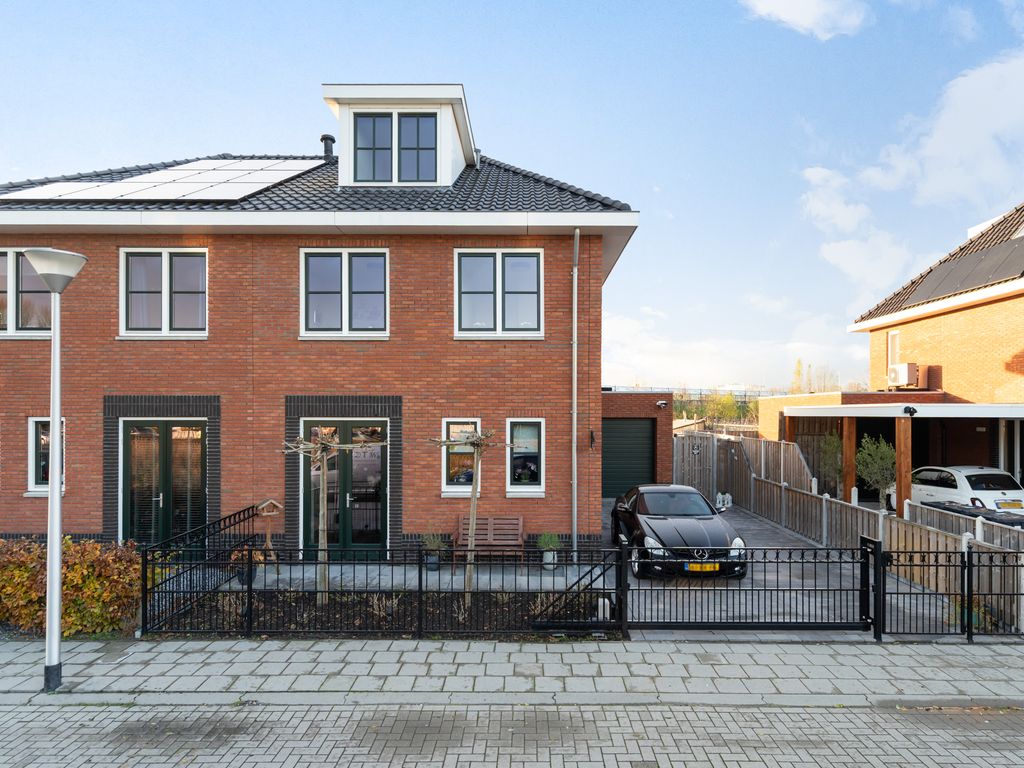 Vermaetweg 81, Pernis