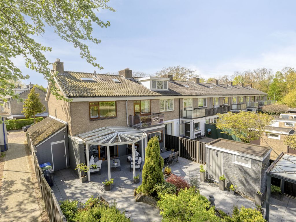 Arubaplein 28, Hoogvliet