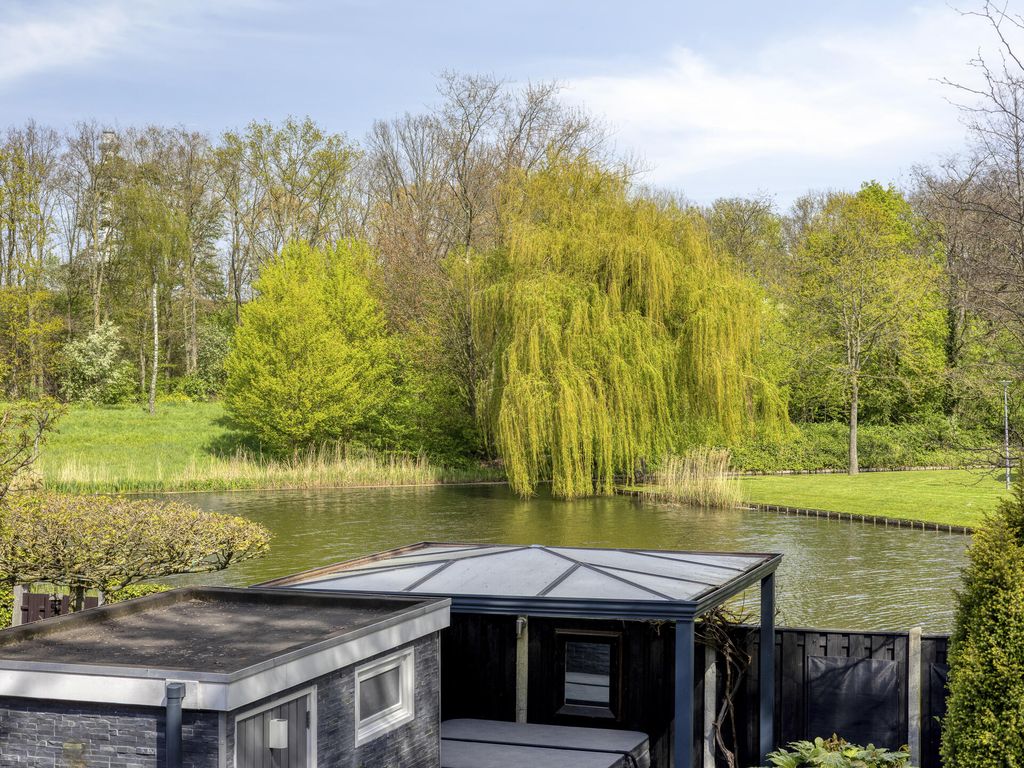 Arubaplein 28, Hoogvliet