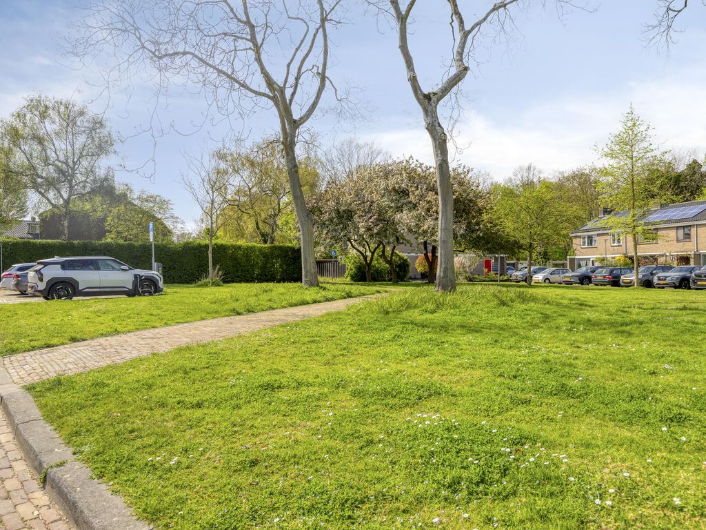 Arubaplein 28, Hoogvliet