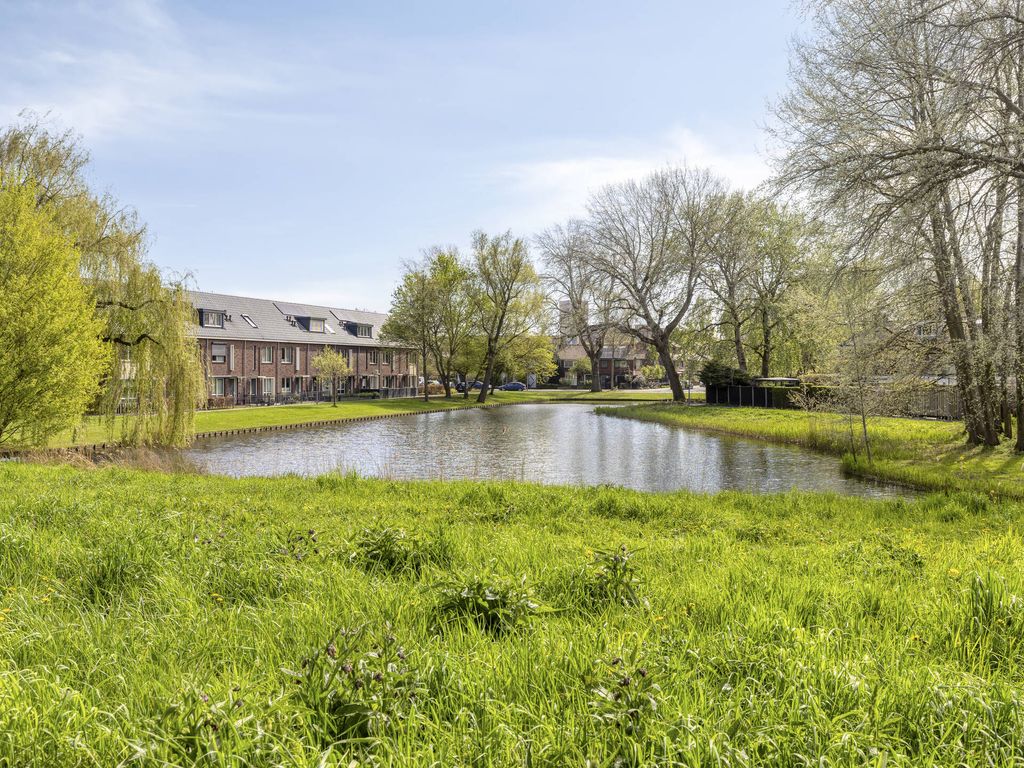 Arubaplein 28, Hoogvliet