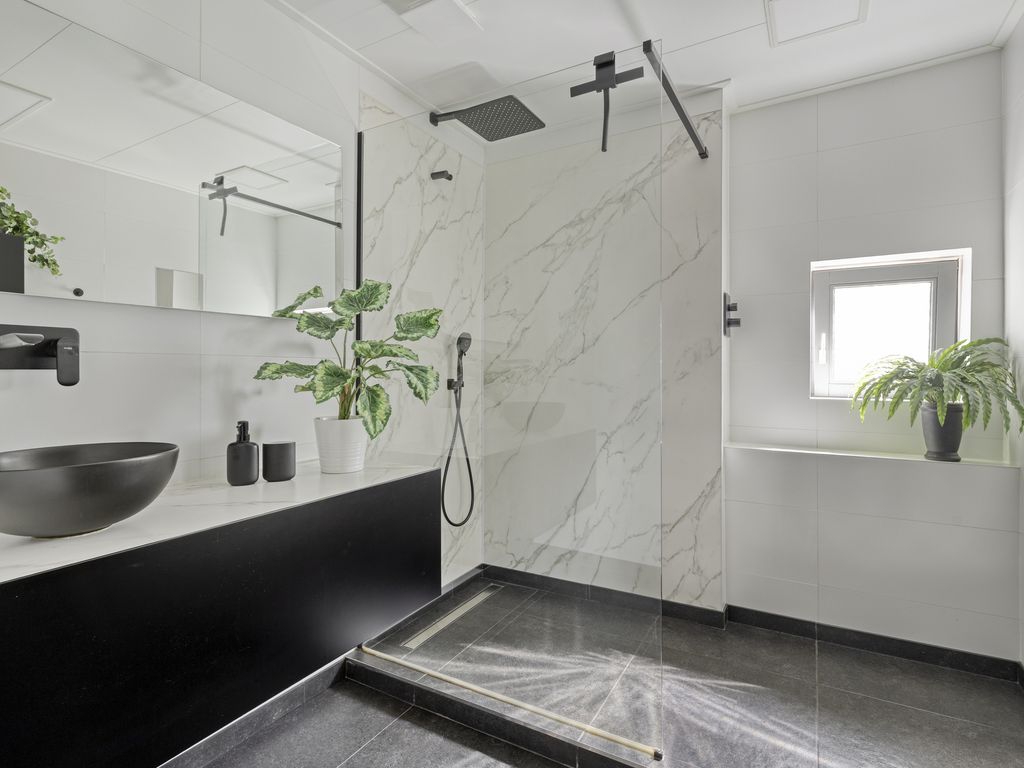 Arubaplein 28, Hoogvliet