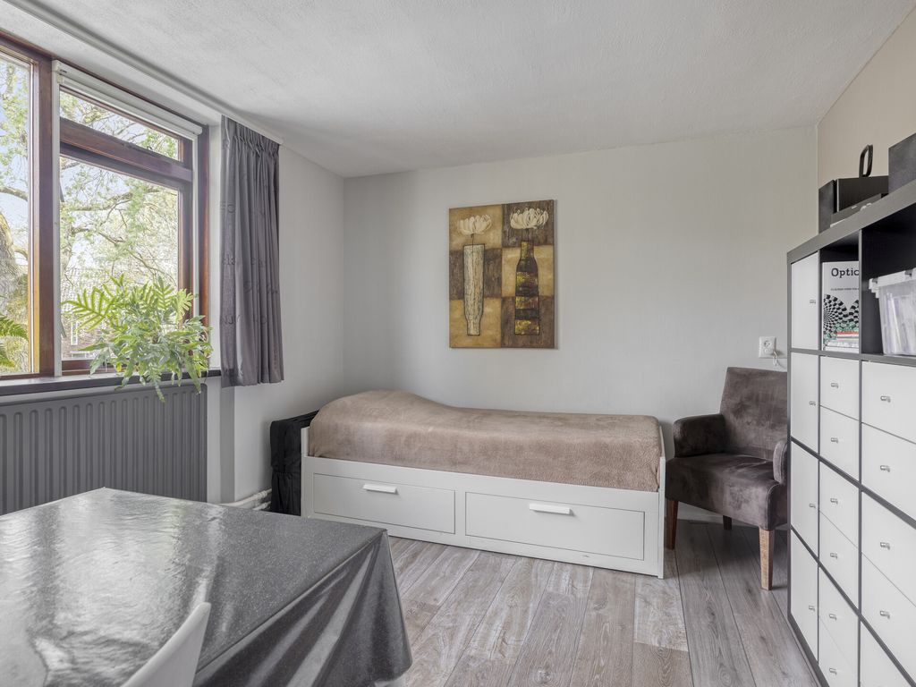 Arubaplein 28, Hoogvliet