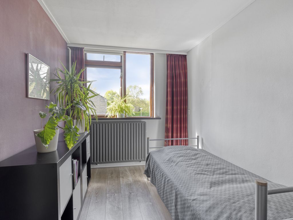 Arubaplein 28, Hoogvliet