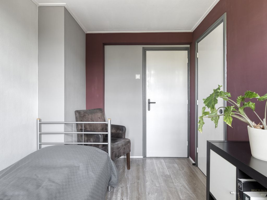 Arubaplein 28, Hoogvliet