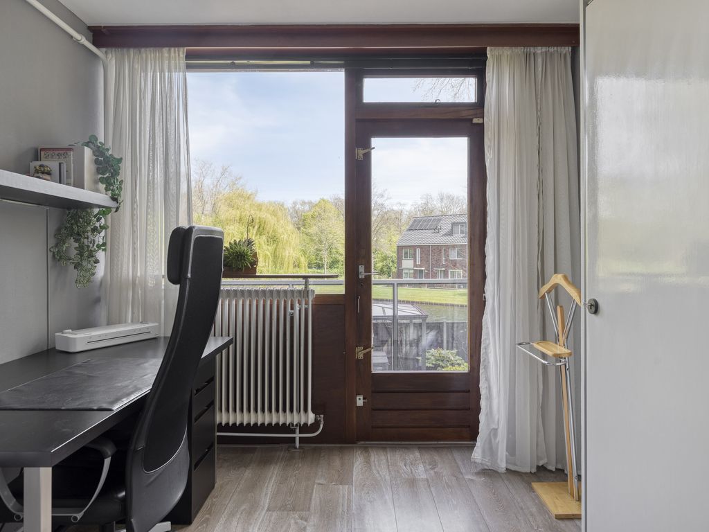 Arubaplein 28, Hoogvliet