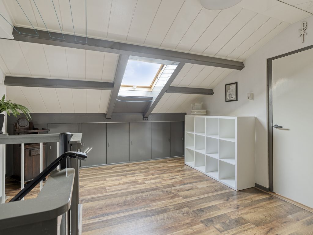 Arubaplein 28, Hoogvliet