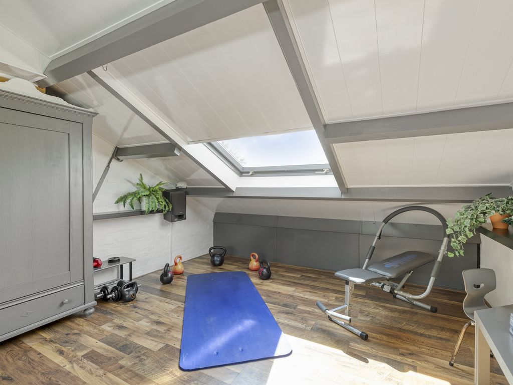 Arubaplein 28, Hoogvliet