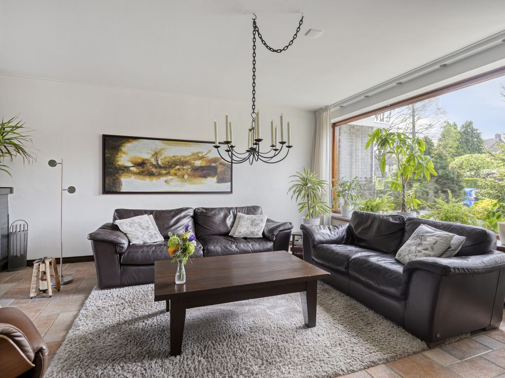Arubaplein 28, Hoogvliet