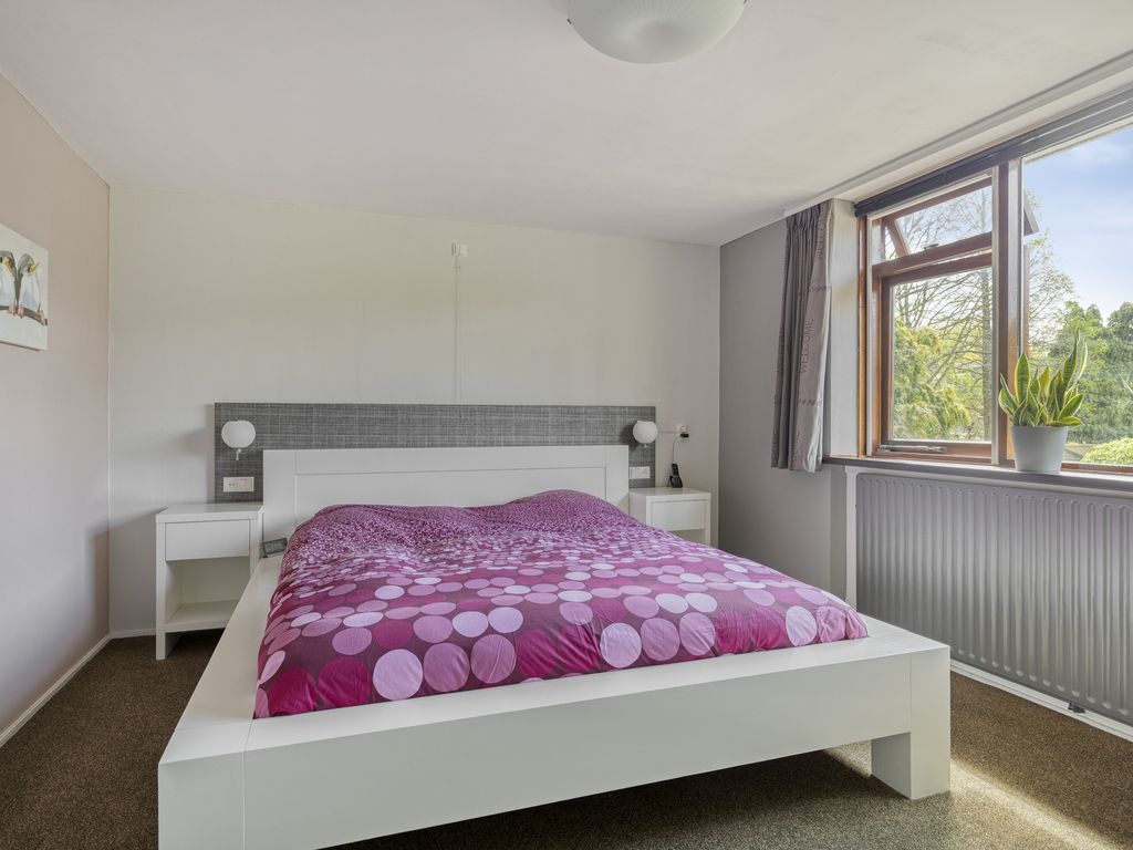 Arubaplein 28, Hoogvliet
