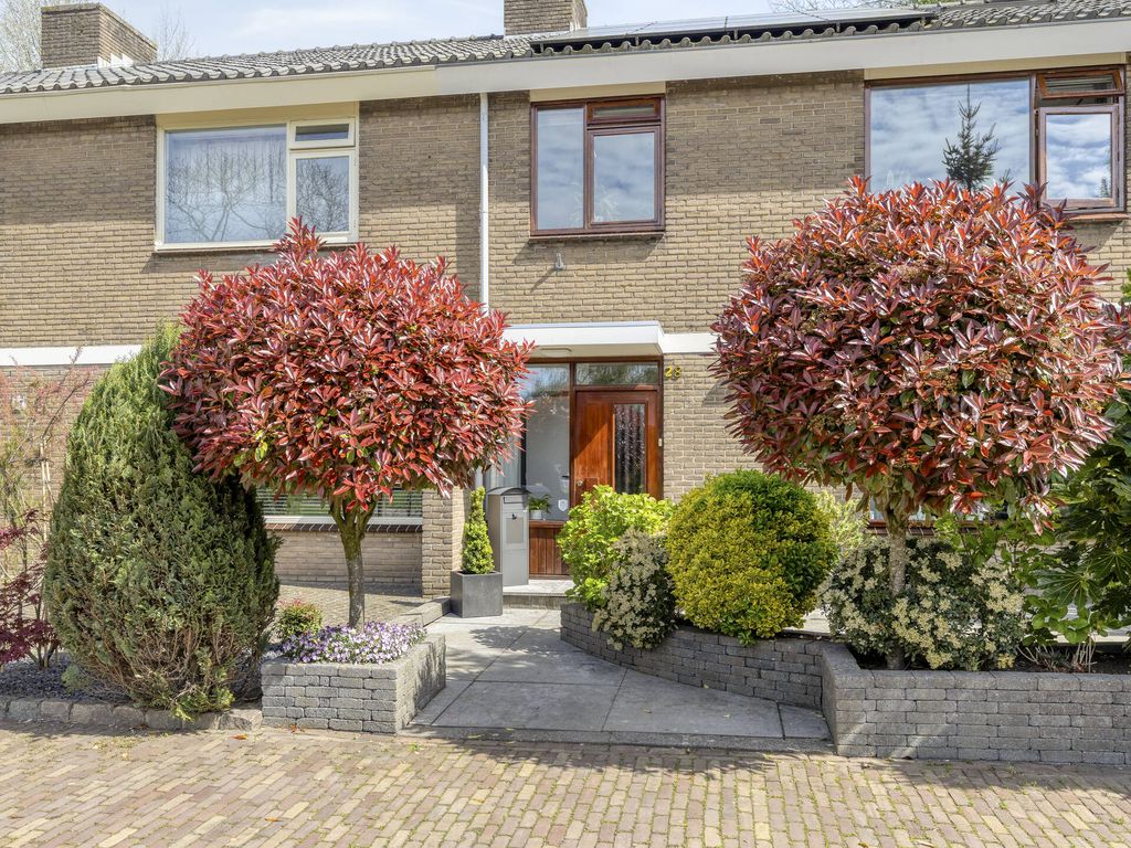 Arubaplein 28, Hoogvliet