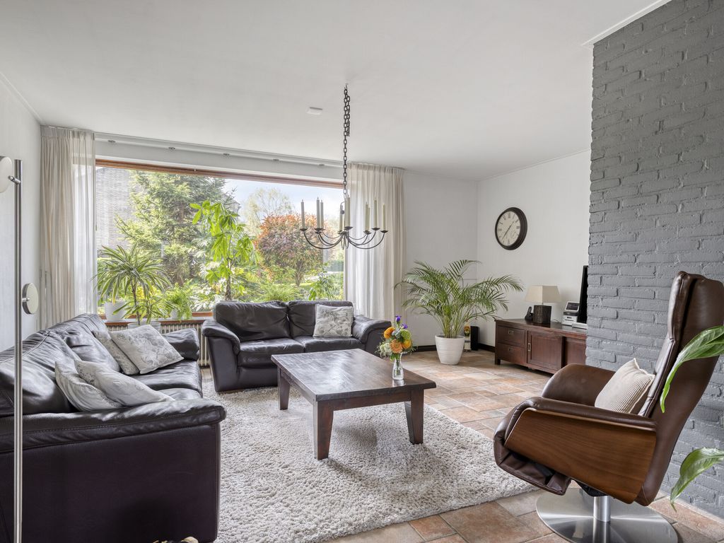 Arubaplein 28, Hoogvliet