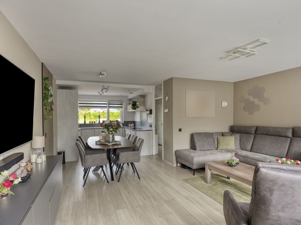 Middenbaan-Zuid 556, Hoogvliet