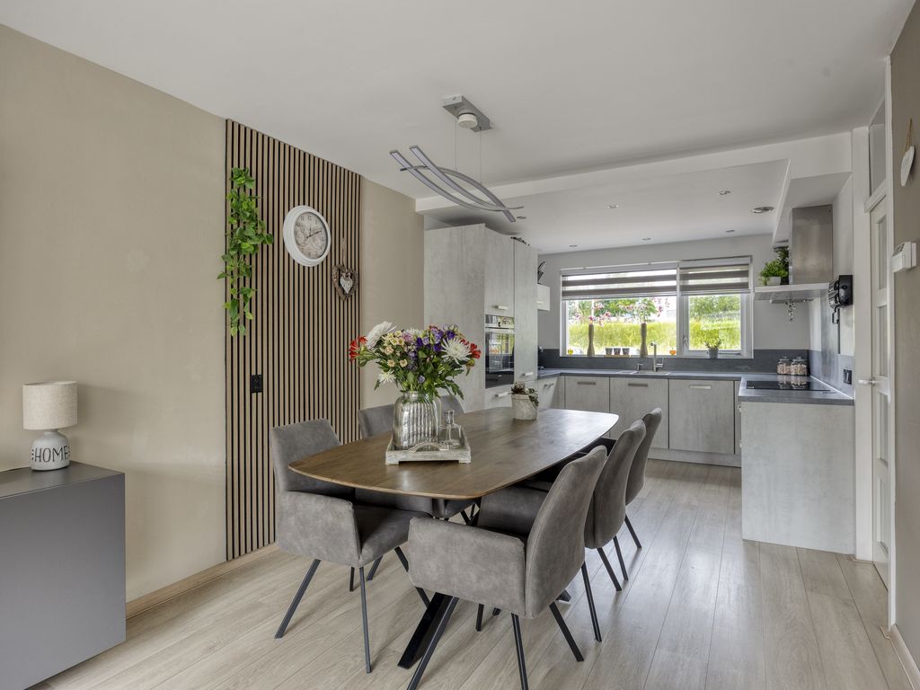 Middenbaan-Zuid 556, Hoogvliet