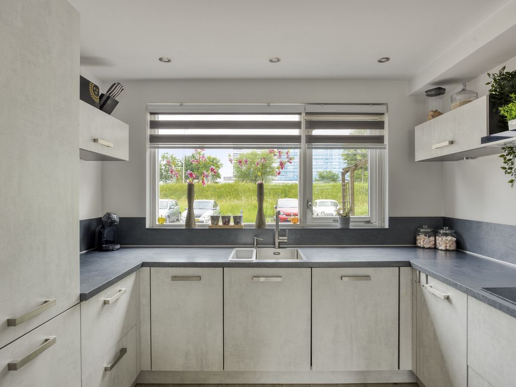 Middenbaan-Zuid 556, Hoogvliet