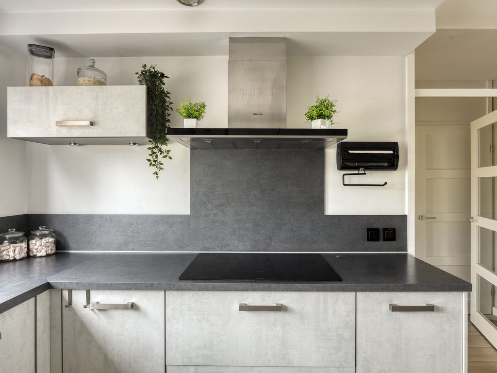Middenbaan-Zuid 556, Hoogvliet