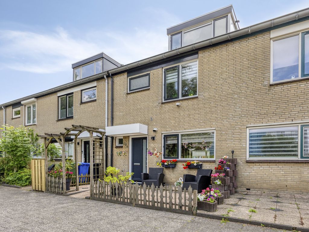 Middenbaan-Zuid 556, Hoogvliet
