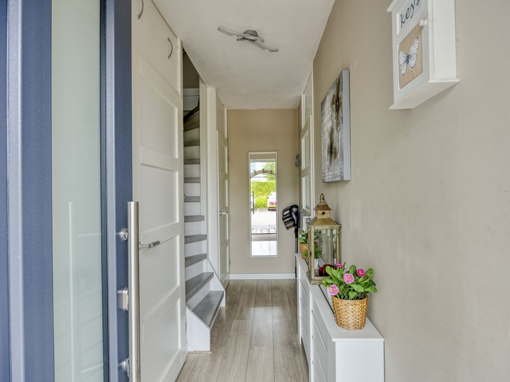 Middenbaan-Zuid 556, Hoogvliet