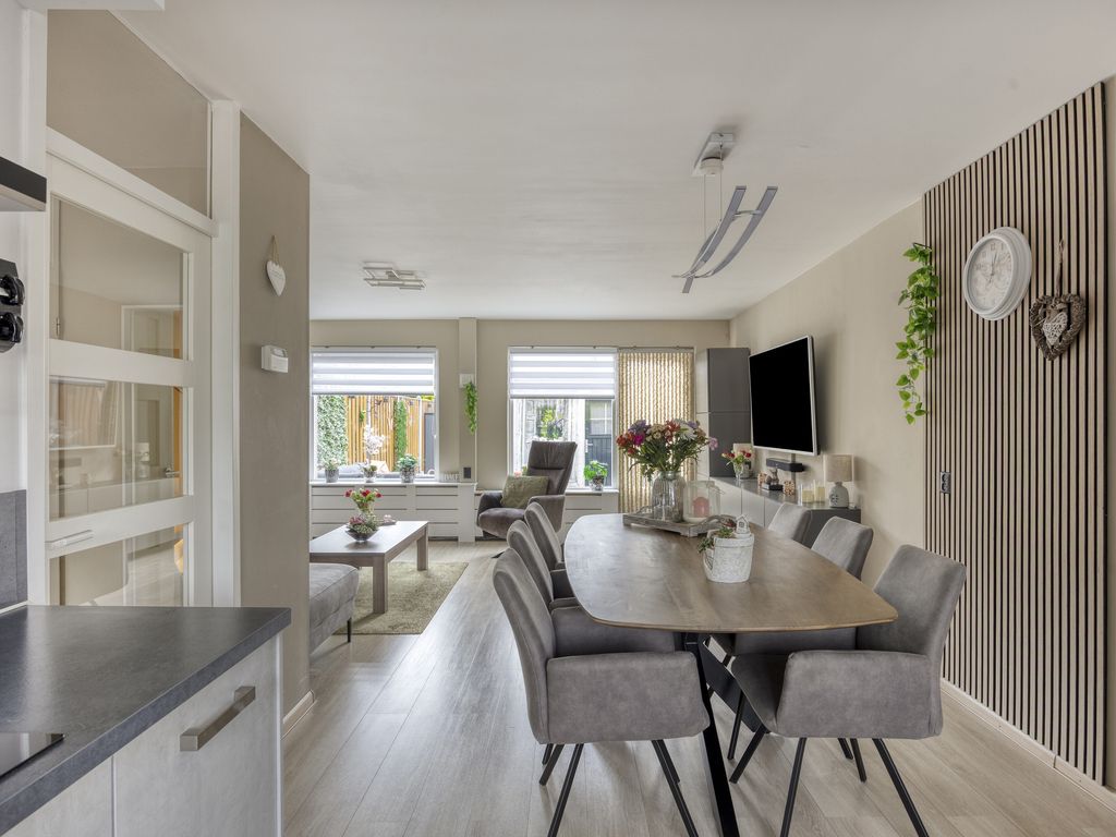 Middenbaan-Zuid 556, Hoogvliet