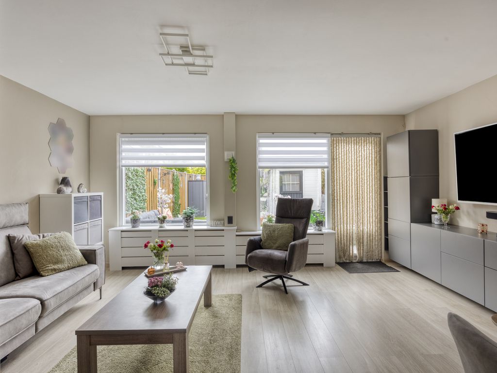 Middenbaan-Zuid 556, Hoogvliet