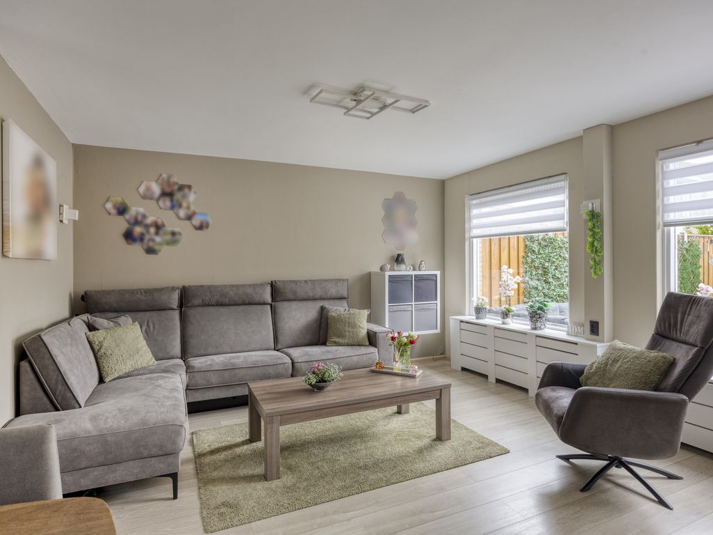 Middenbaan-Zuid 556, Hoogvliet