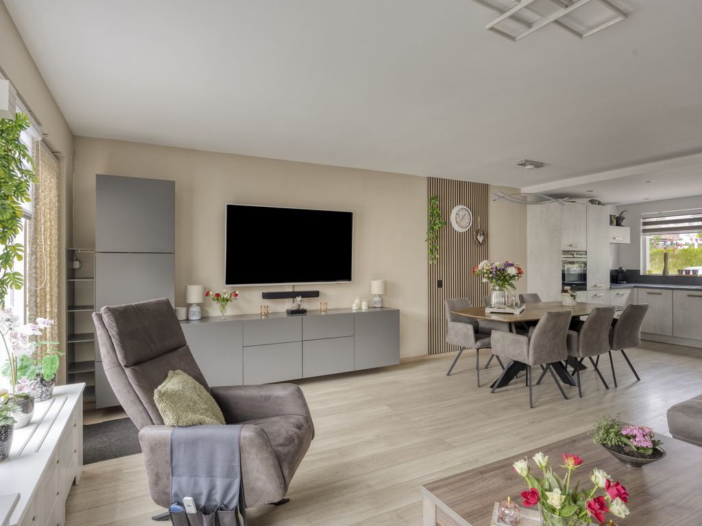 Middenbaan-Zuid 556, Hoogvliet