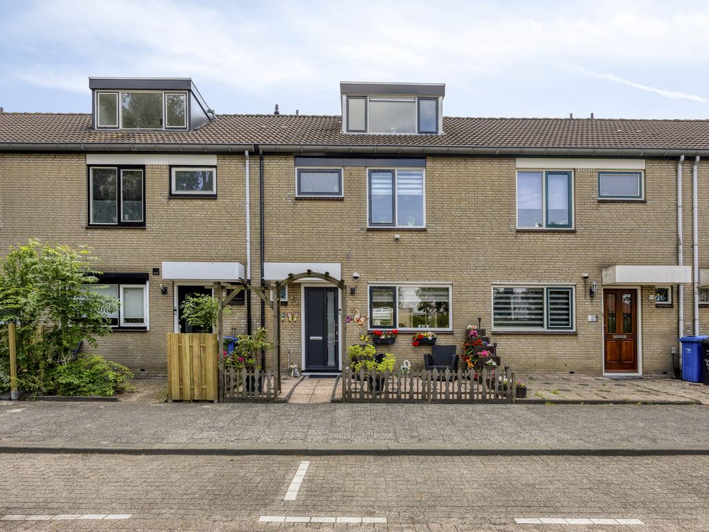 Middenbaan-Zuid 556, Hoogvliet