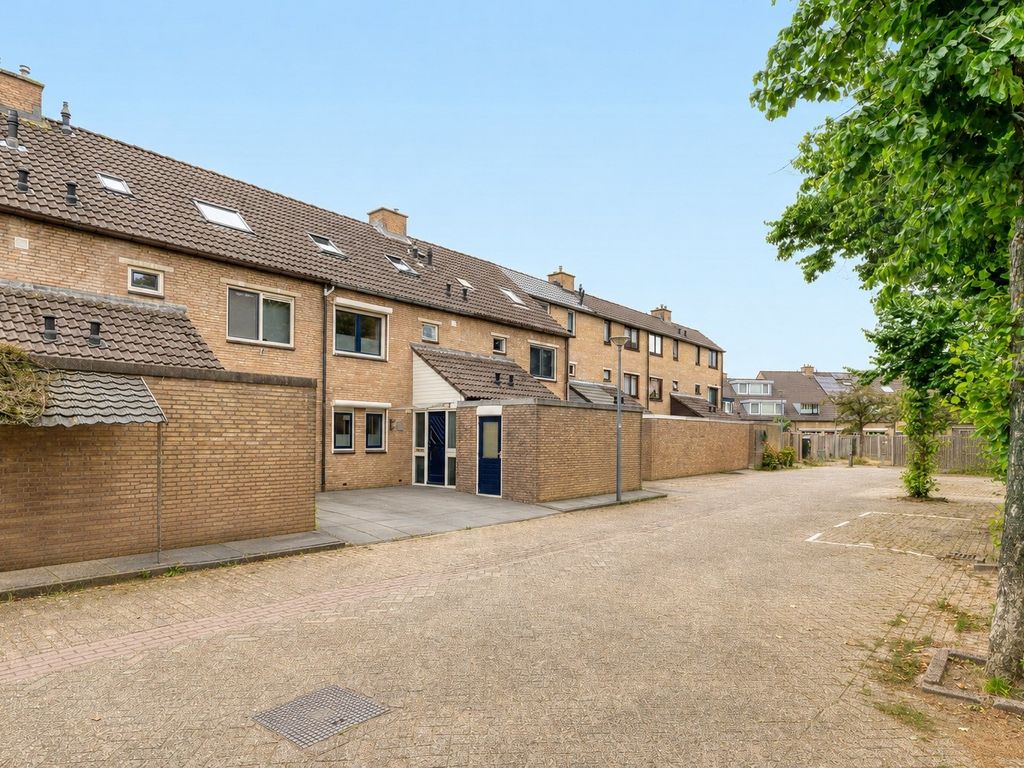 Meerkoet 45, Hoogvliet