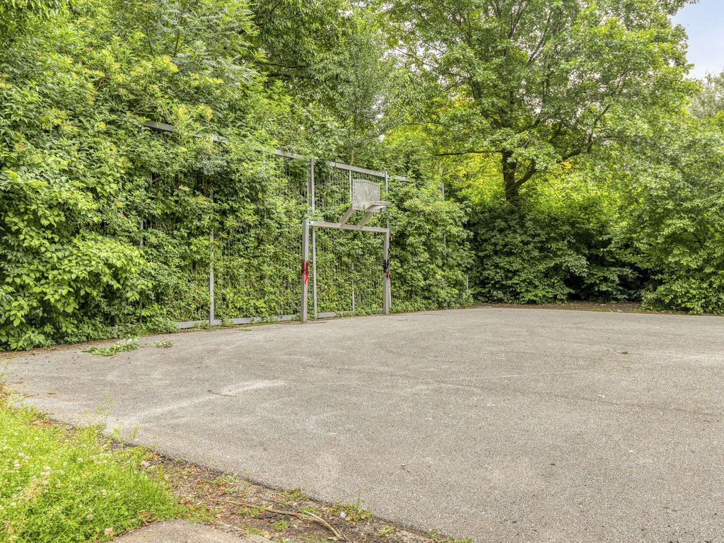 Nachtegaal 12, Hoogvliet