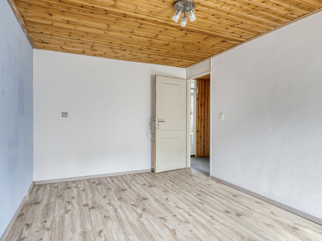 Nachtegaal 12, Hoogvliet