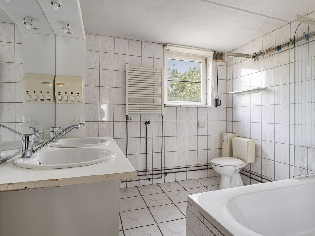 Nachtegaal 12, Hoogvliet