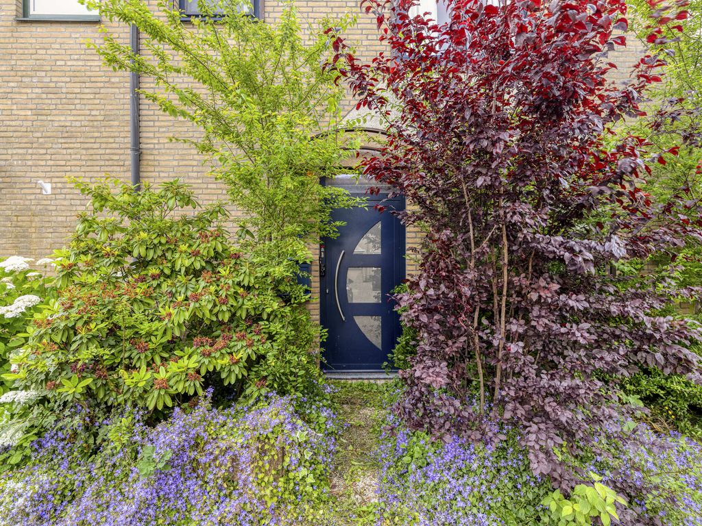 Nachtegaal 12, Hoogvliet