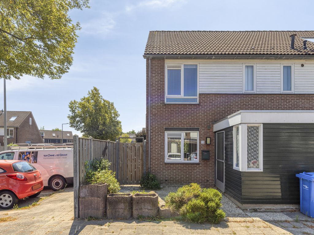 Lisdodde 15, Hoogvliet
