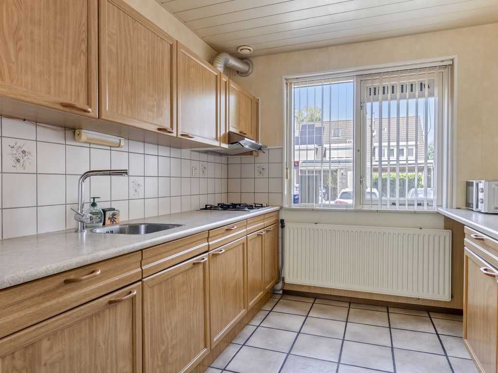 Lisdodde 15, Hoogvliet