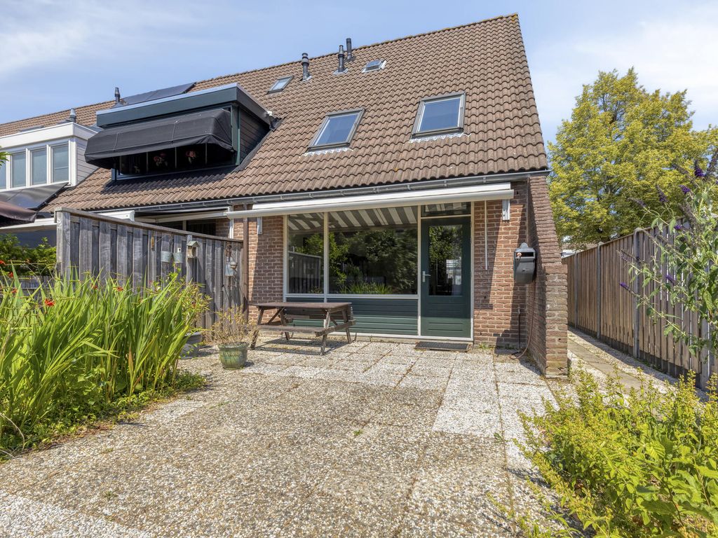 Lisdodde 15, Hoogvliet