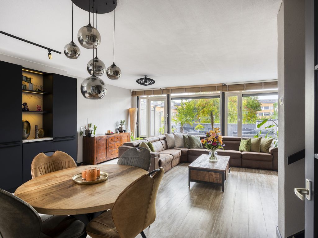 Kapittelhoek 12, Hoogvliet
