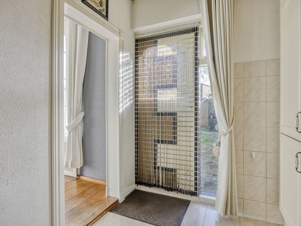 Van Zyll de Jongstraat 92, Pernis