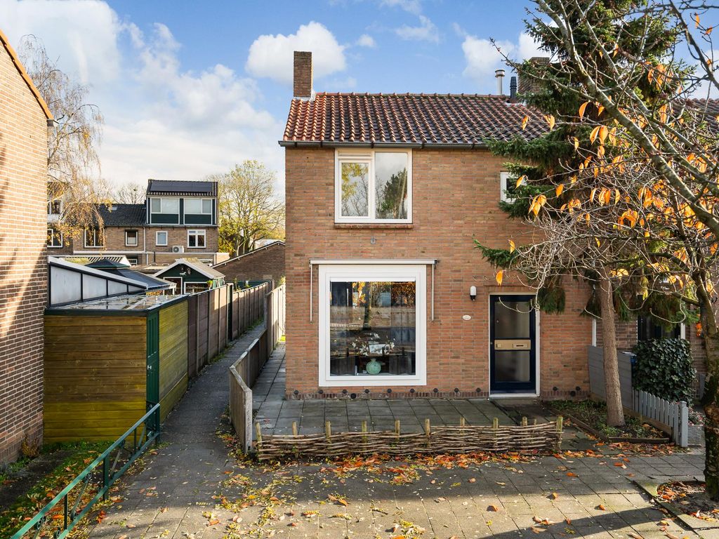 Overhandstraat 18, Pernis