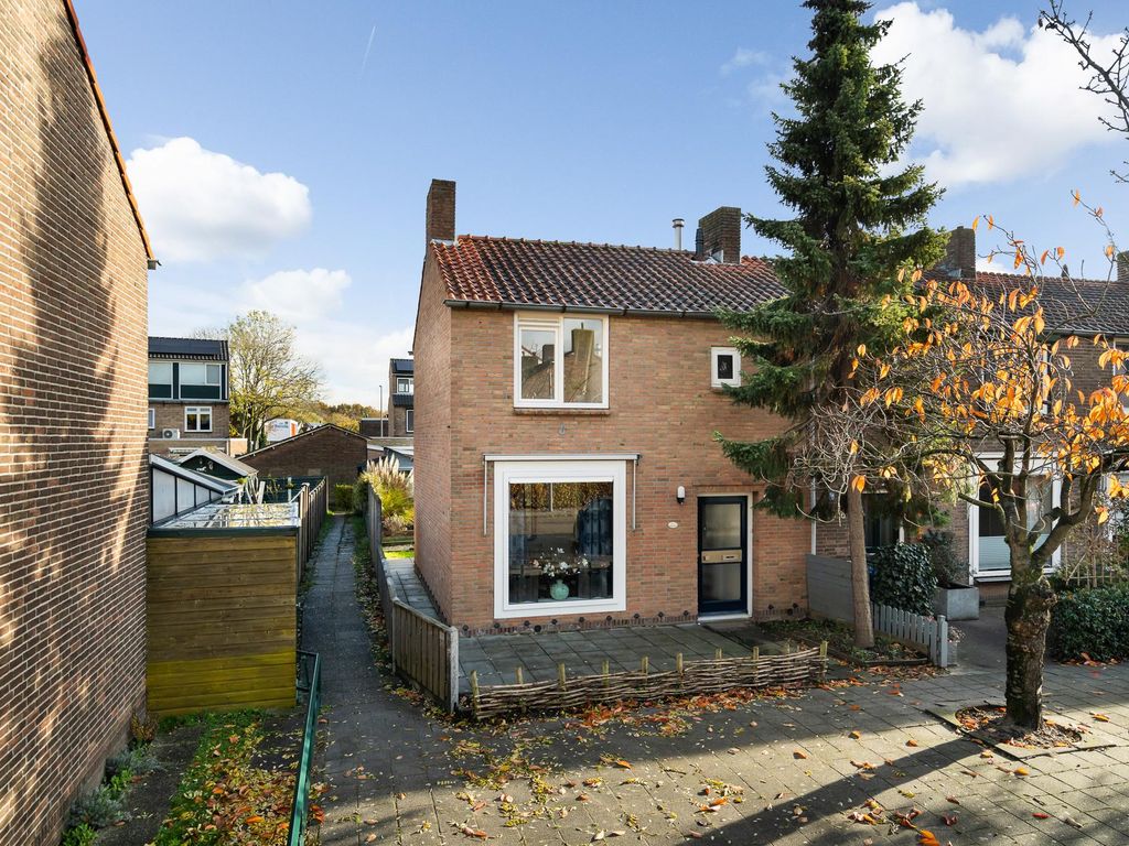 Overhandstraat 18, Pernis