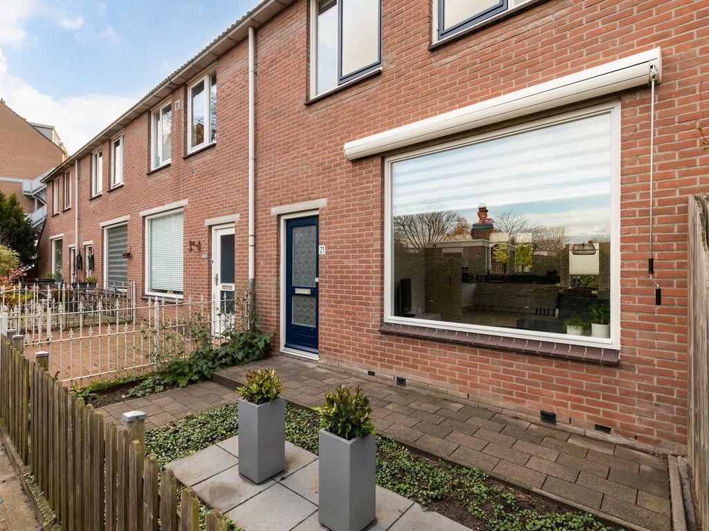 Hondsdraf 21, Hoogvliet