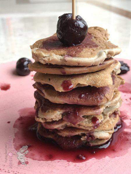 Flower Pancakes met Kersensaus