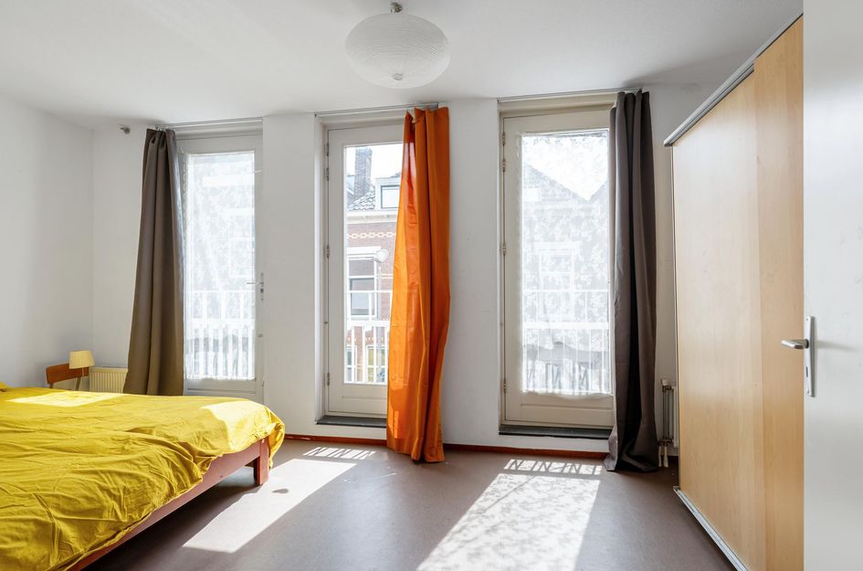 Zestienhovenstraat 21