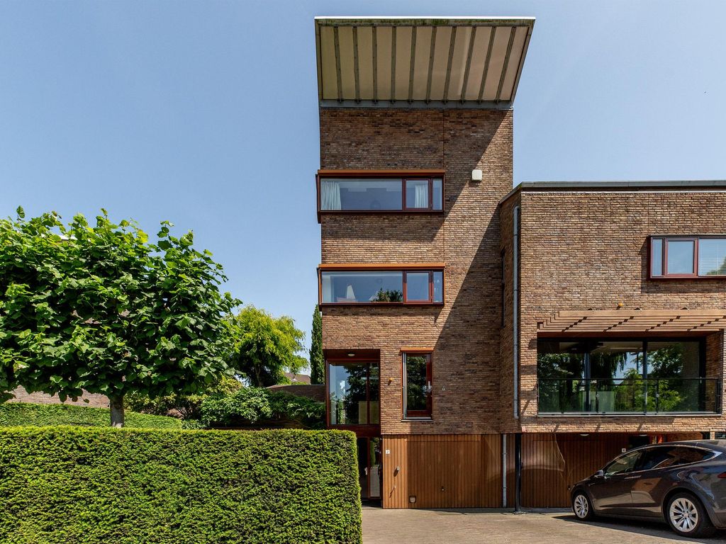 Nico van der Valkweg 2, ROTTERDAM