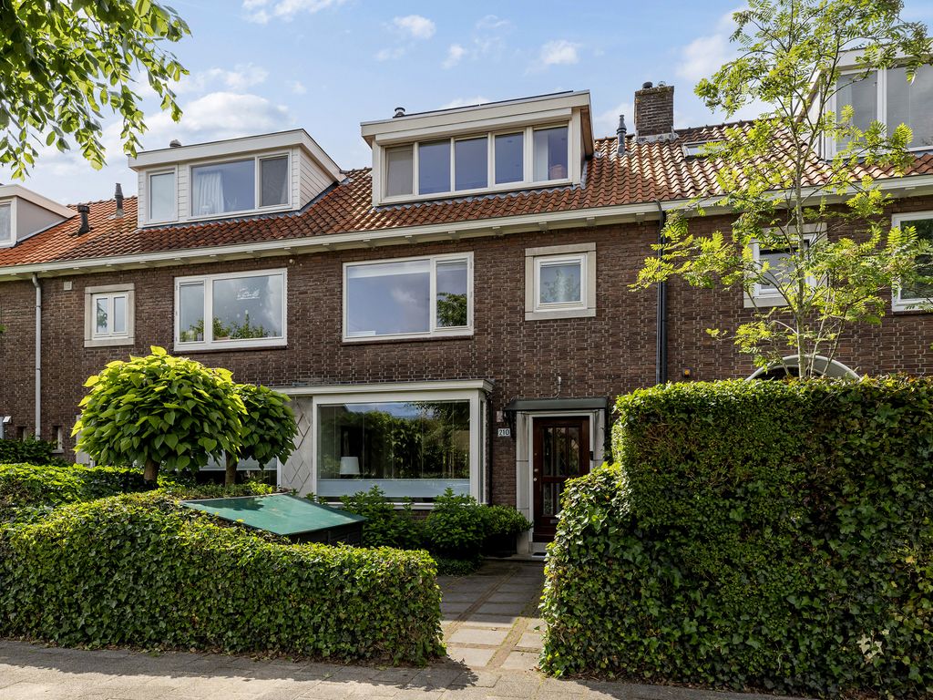 Burgemeester Le Fèvre de Montignylaan 210, ROTTERDAM