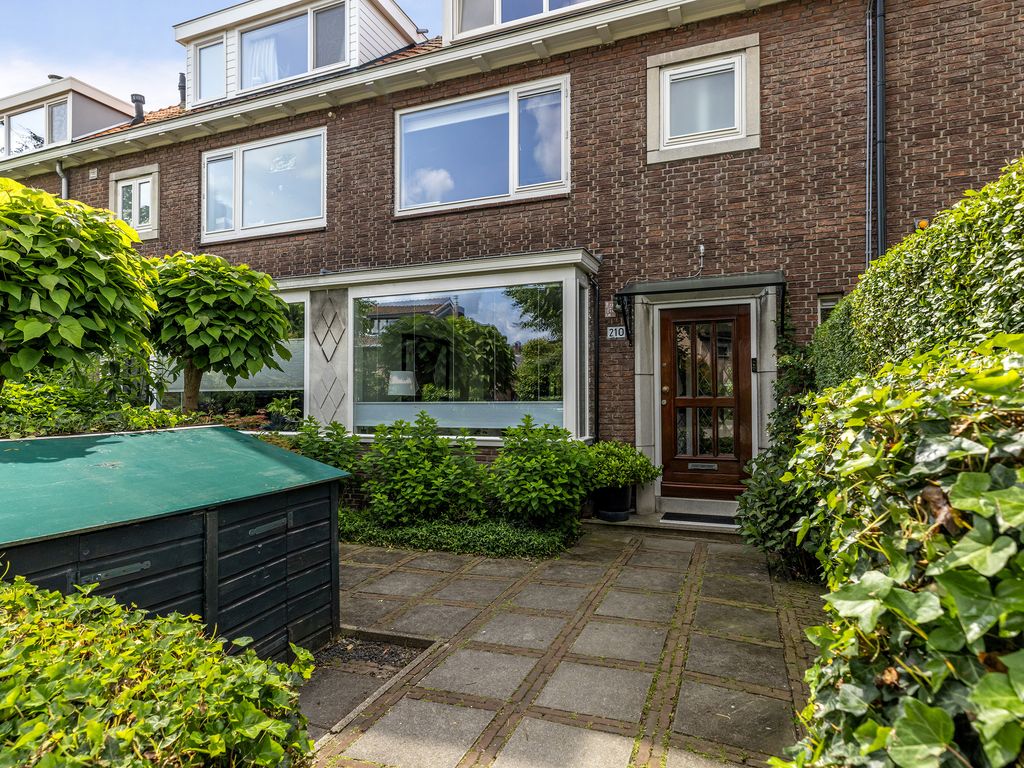 Burgemeester Le Fèvre de Montignylaan 210, ROTTERDAM