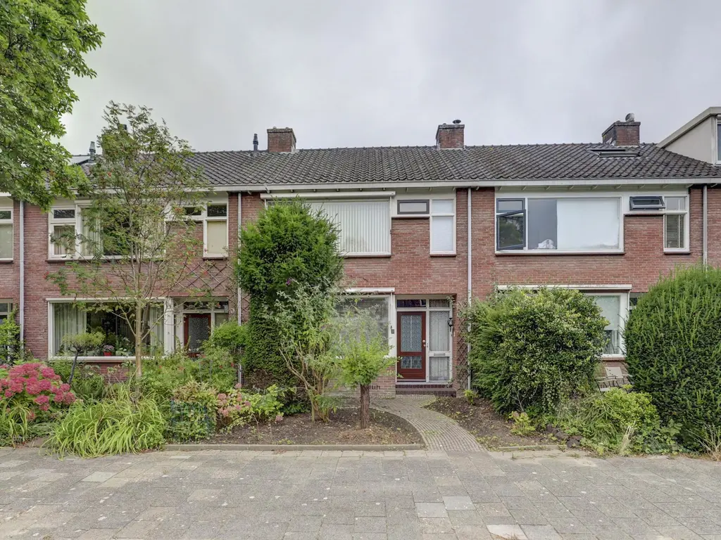 Kamperfoeliestraat 8, DORDRECHT