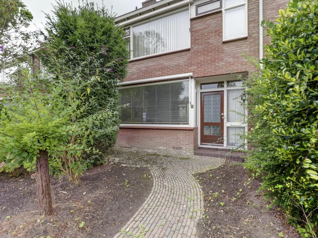 Kamperfoeliestraat 8, DORDRECHT