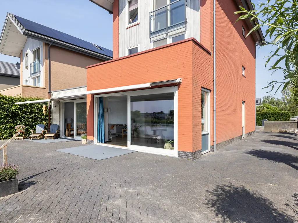 Van Hobokenhaven 15, BARENDRECHT