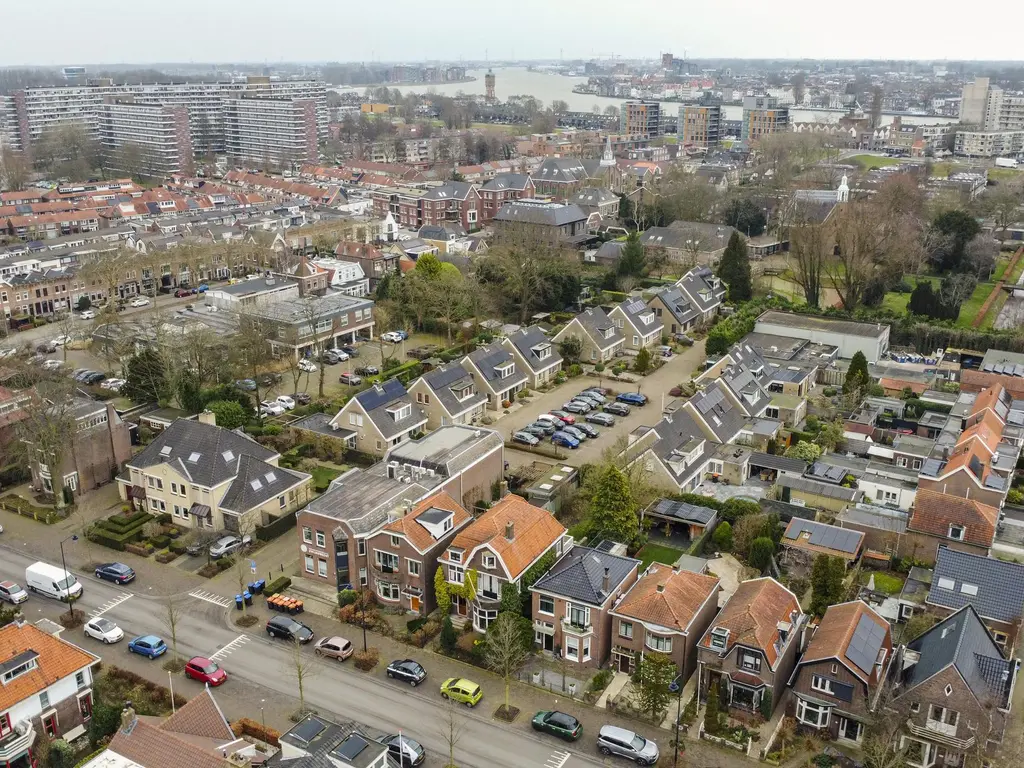 Burgemeester de Bruinelaan 18, ZWIJNDRECHT